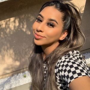 Meet your Posher, Anais